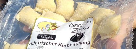 Rezept: Kürbis-Gnocchi in Salbeibutter mit Pesto di Peperoni