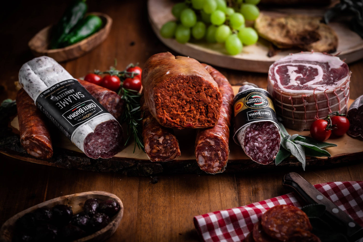 Nduja Salsiccia Salami und weitere italienische Wurst-Spezialitäten