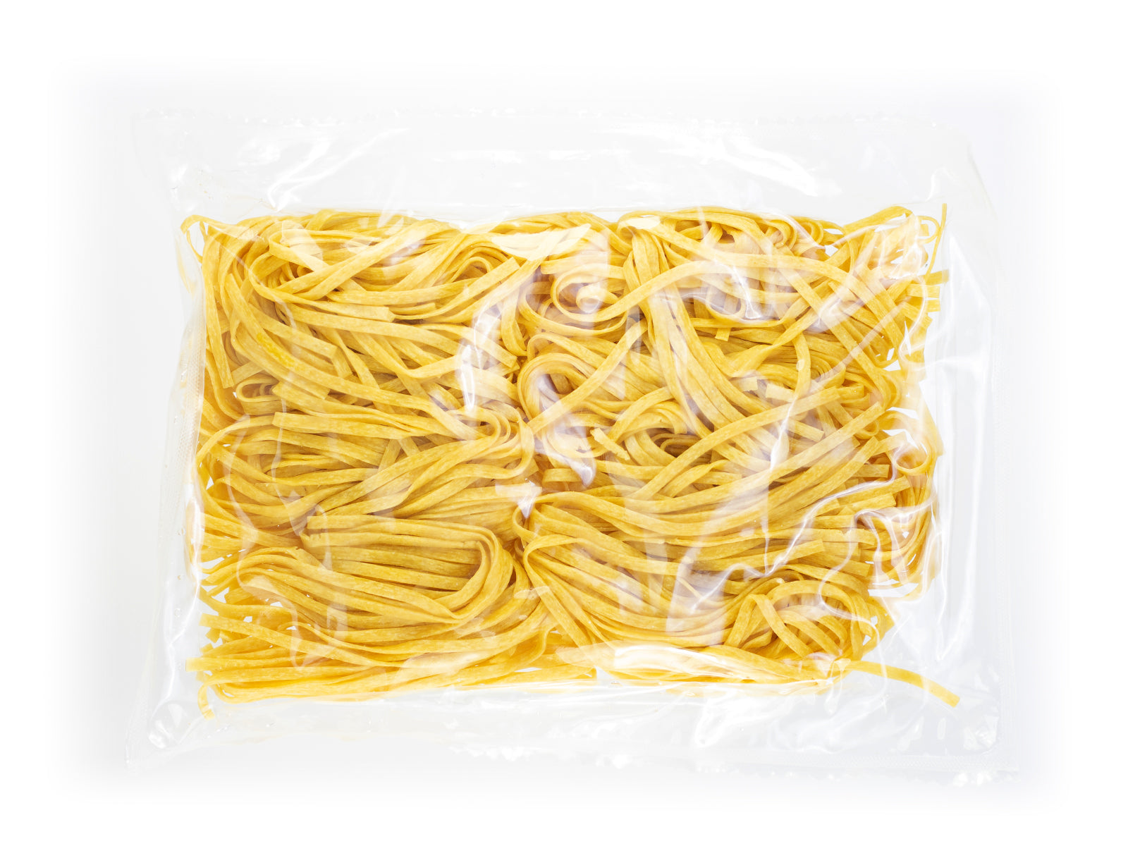 Frische Fettucine aus der Pastamanufaktur Zia Pina in Verpackung