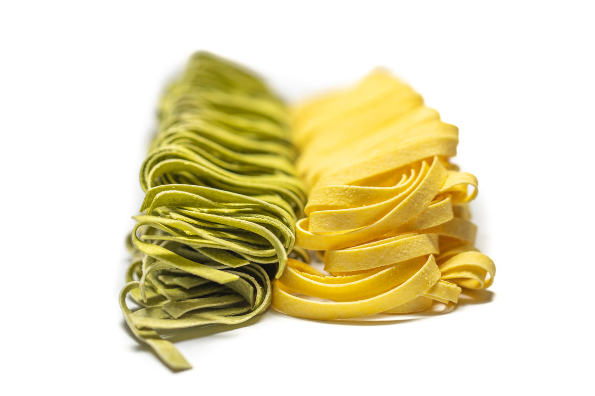 Paglia e Fieno Tagliatelle Bandnudeln luftgetrocknet grün und gelb