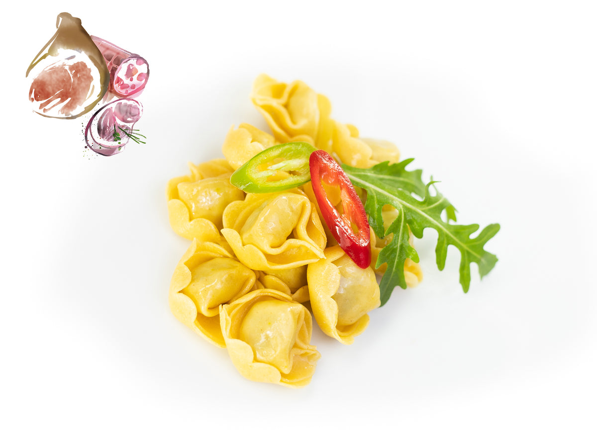 Cappelletti mit Fleisch-Füllung angerichtet auf Teller