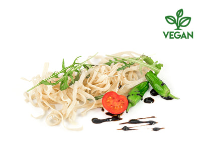 Tagliatelle vegan (ohne Ei) angerichtet auf Teller
